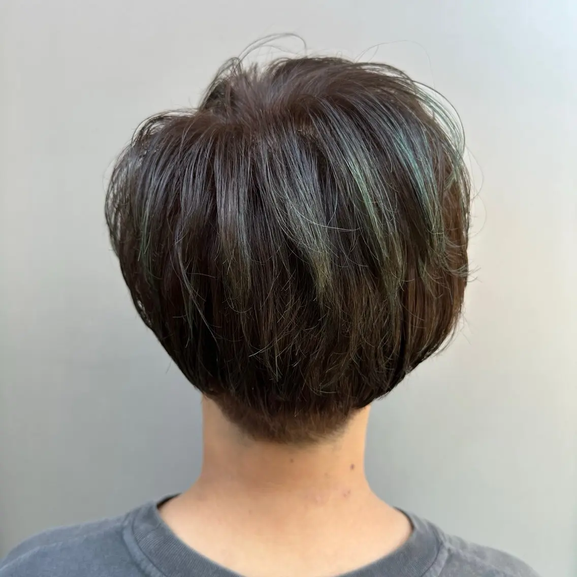 ショート カラー 三原 友美のヘアスタイル