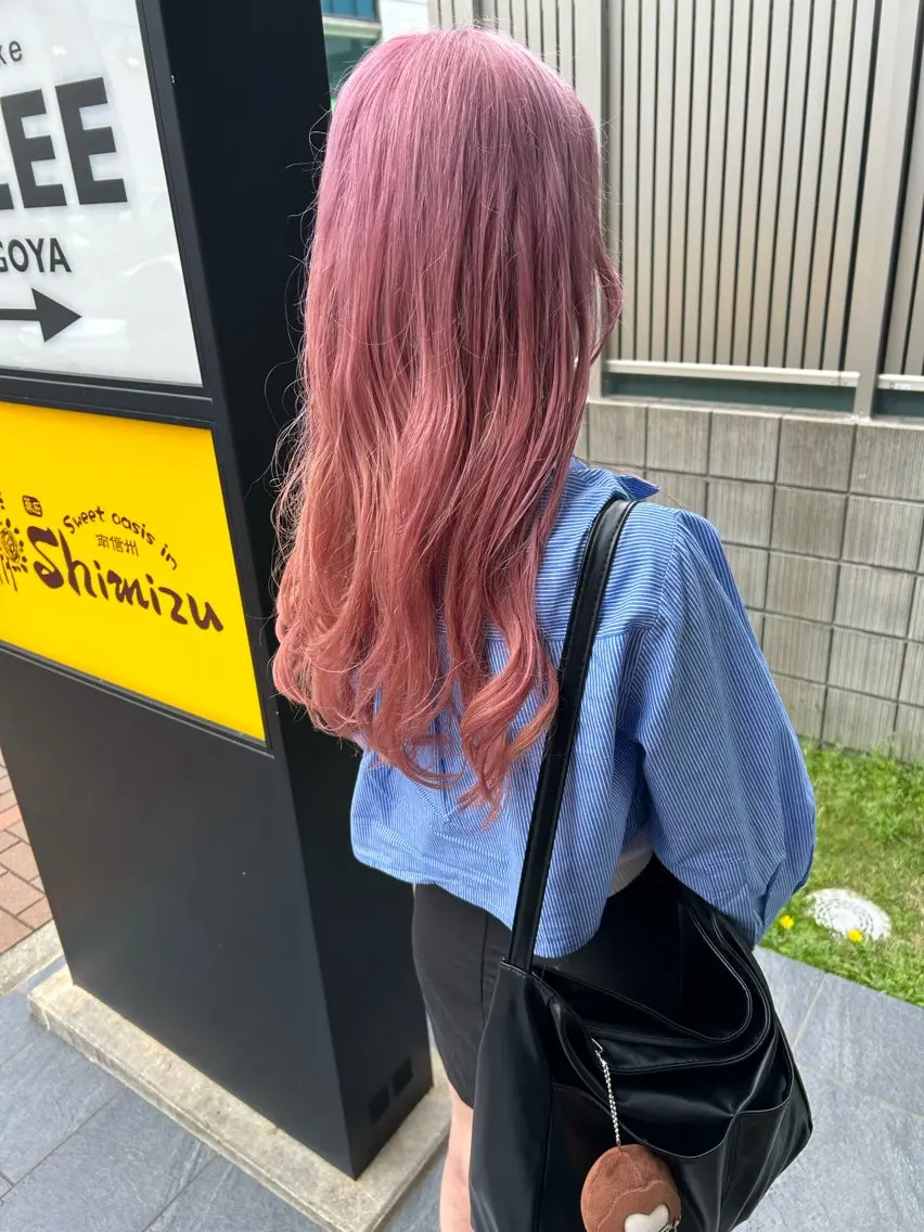 ミディアム カラー ベージュカラー ピンクカラー ピンクベージュ ヘアカラー トリートメント ウルフカット レイヤーカット上柿のヘアスタイル