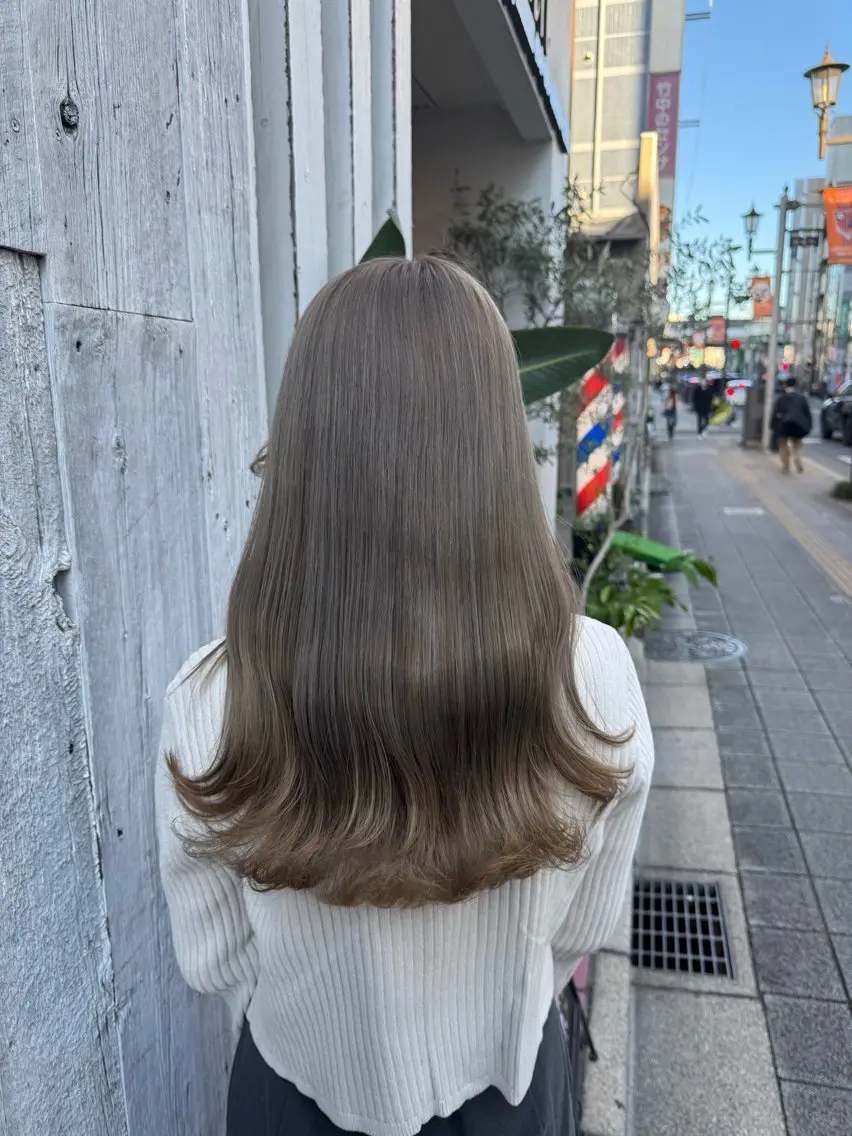 ロング カラー アディクシーカラー ベージュカラー ブリーチ 透明感カラー デザインカラー ヘアカラー トリートメント ヘッドスパ ブリーチカラー🦖 岡部木乃夏のヘアスタイル