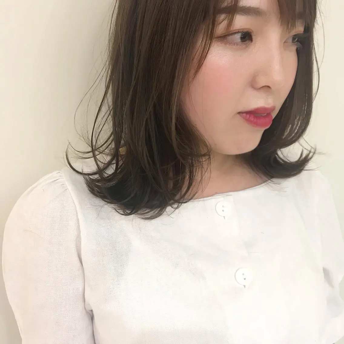 ミディアム レイヤーカット 齊藤 桃子のヘアスタイル