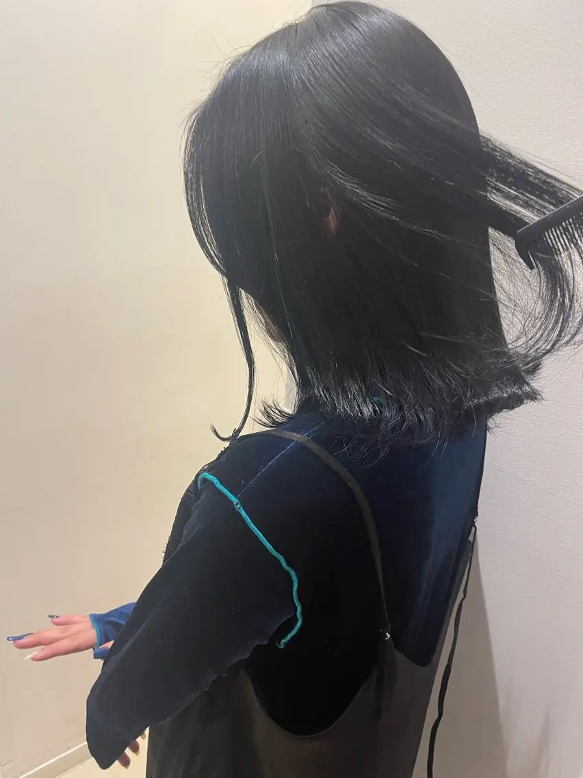 ミディアム カラー ブルーカラー インナーカラー シルバー izumi /渋谷のヘアスタイル