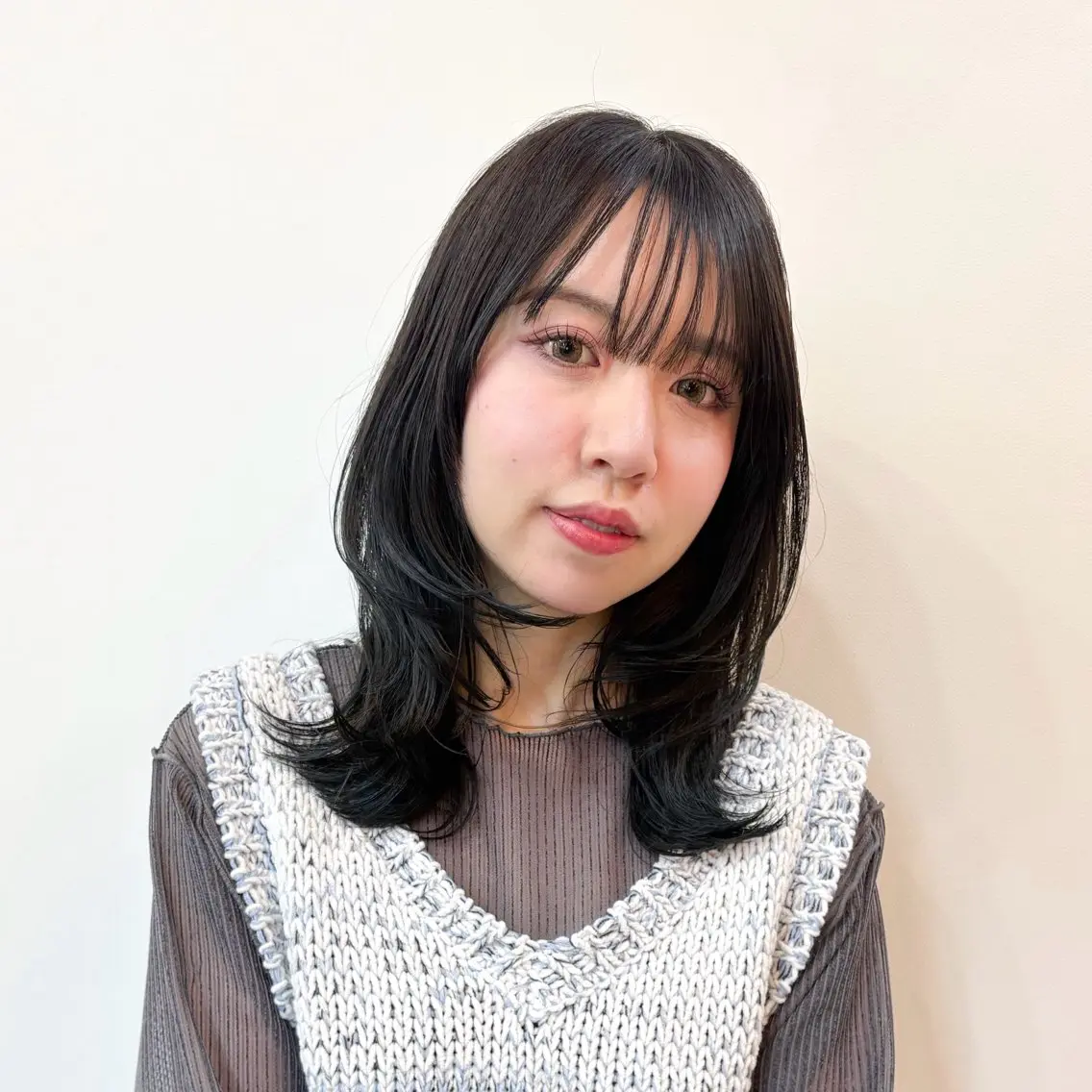 ミディアム ミディアムレイヤー レイヤーカット カット minmi .SUIのヘアスタイル