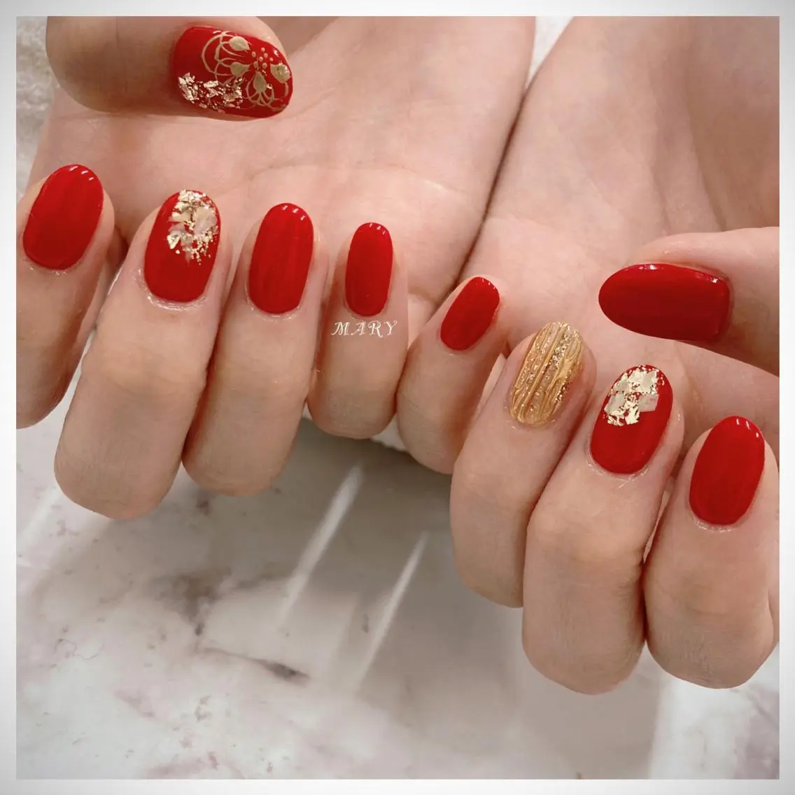 ネイル アートネイル 成人式 ゴールド ミラーネイル ニュアンスネイル ハンドネイル Mary nail .narumiのネイルデザイン
