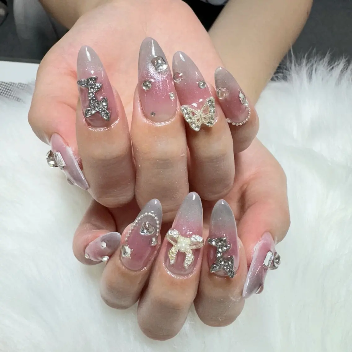 ネイル ハンドネイル 🎀nana🫧 ワンホンネイル🎀のネイルデザイン