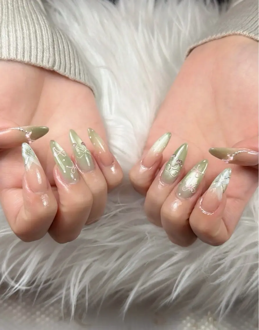 ネイル チークネイル フレンチネイル グラデーション キラキラネイル 韓国ネイル ハンドネイル HIKARIHANA NAILのネイルデザイン