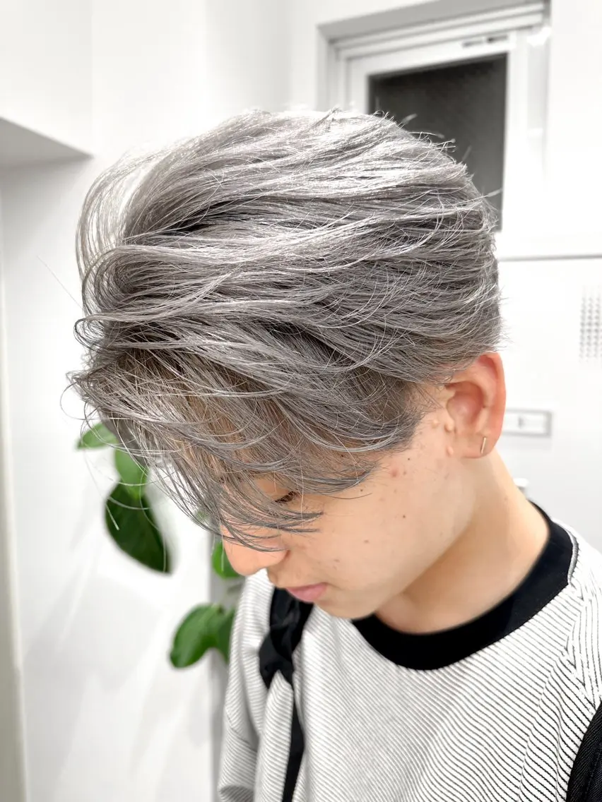 カラー メンズ メンズブリーチ センターパート メンズハイトーン ブリーチ ハイトーンカラー カット ヘアカラー トリートメント ブリーチカラー🔥 パーマ【佐々木凌平】のヘアスタイル