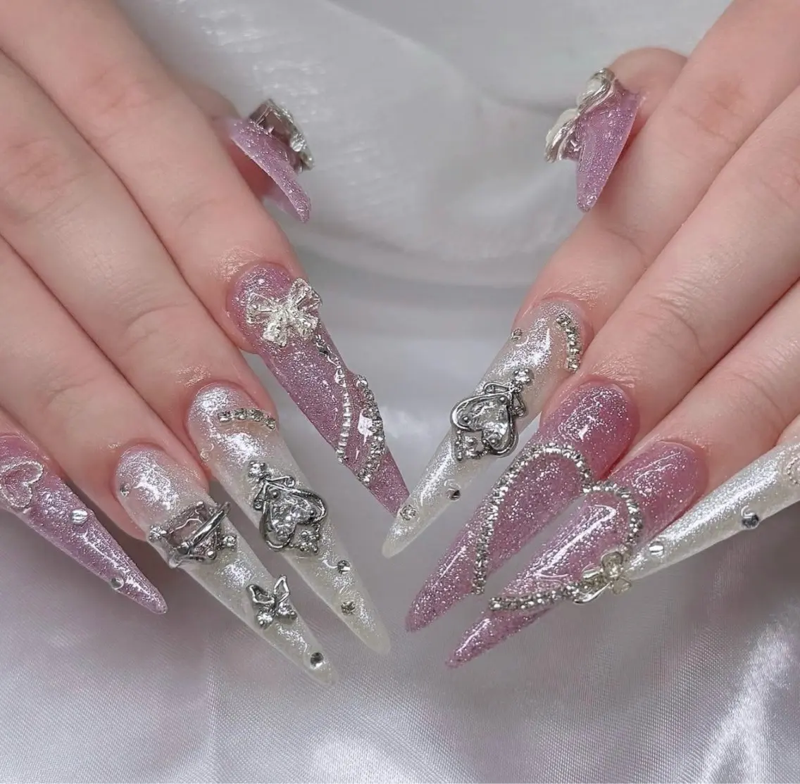 ネイル 長さ出し ガーリー 韓国ネイル ロングネイル 持ち込み ハンドネイル Nami nail salonのネイルデザイン