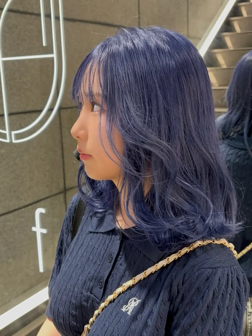 ミディアム カラー ブリーチ ブルーカラー シルバー ヘアカラー 🥇メンズパーマ /縮毛矯正/木村神心のヘアスタイル