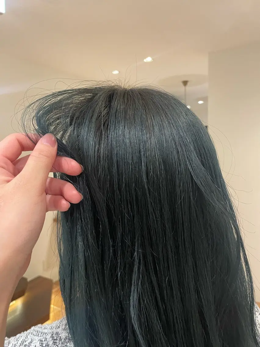 ミディアム カラー ブリーチ ヘアカラー リカ/ハイトーン ・オリーブ🍀のヘアスタイル