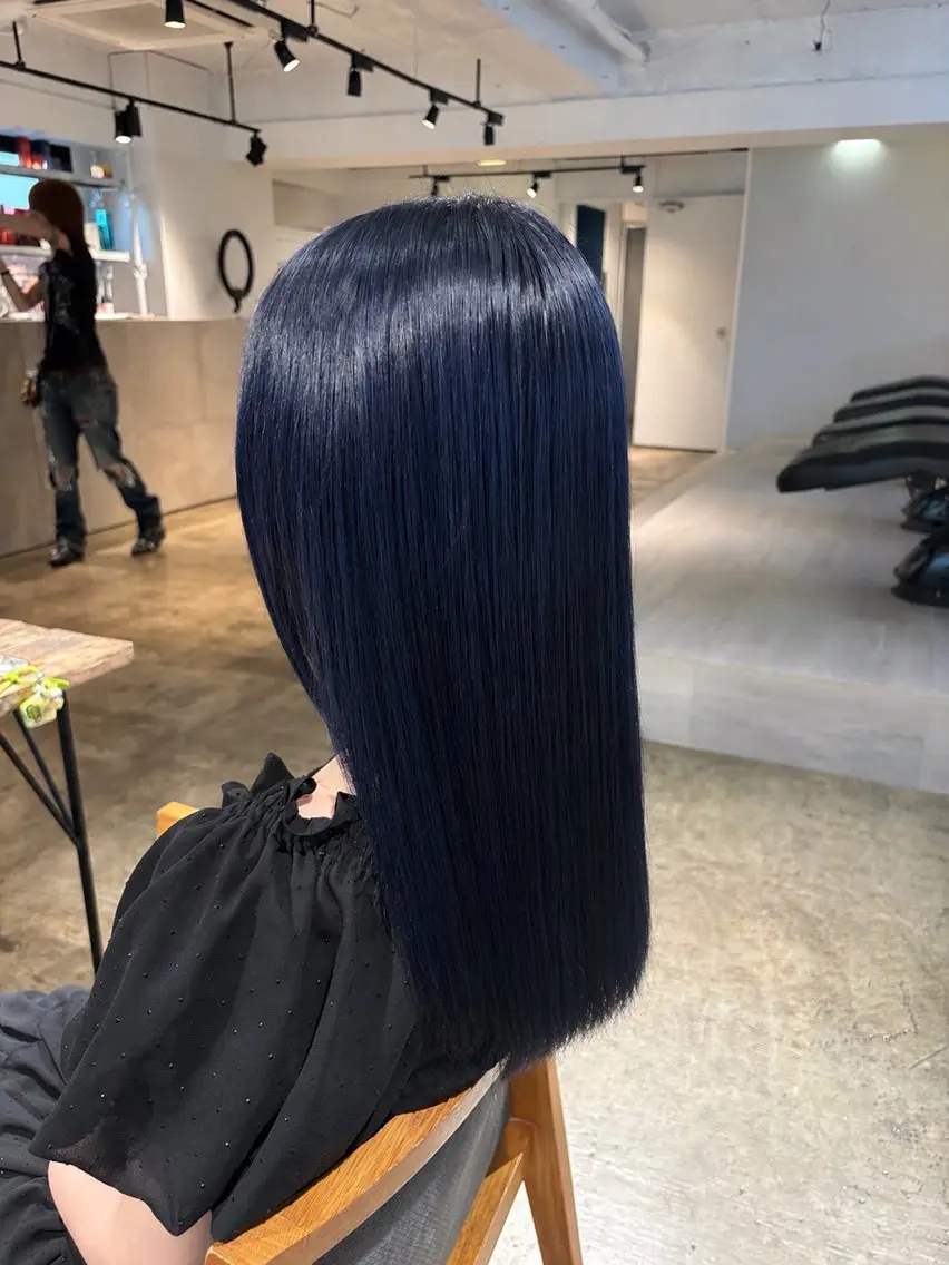 ロング カラー 黒髪 ブルーカラー ブルーブラック 透明感カラー デザインカラー ヘアカラー トリートメント ナチュラルカラー/ ハイトーン AMIのヘアスタイル