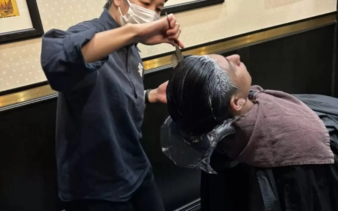 カラー メンズ ヘアカラー コバヤシ マホのエステ・リラクイメージ
