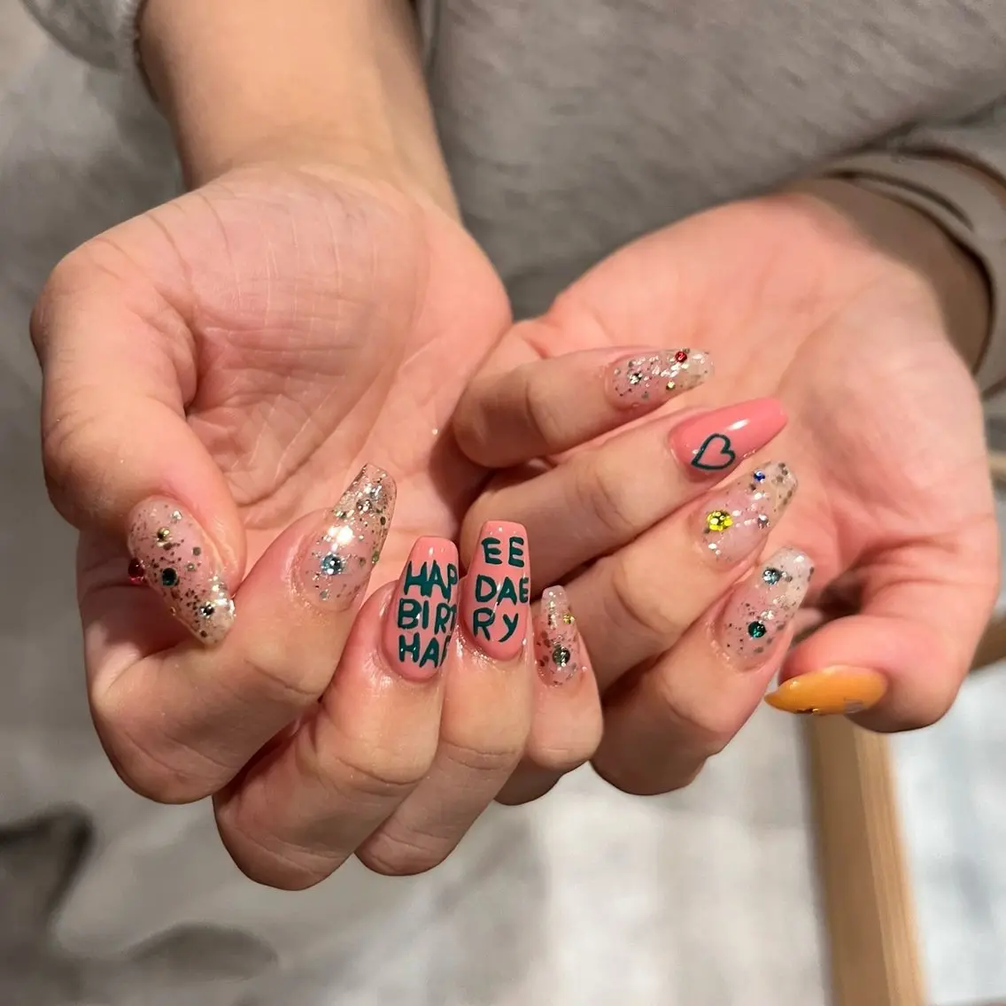 ネイル フラッシュネイル フットネイル ジェルネイル ラメ(グリッター) ラメグラデーション ネイルサロン ⭐︎Linoのその他イメージ