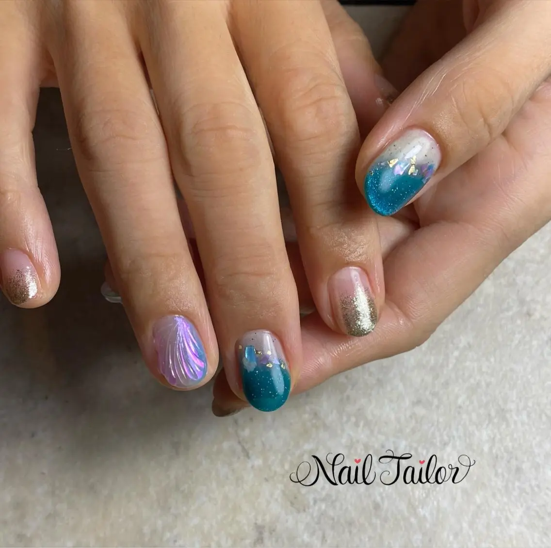 ネイル ブルー 長さ出し ジェルネイル グラデーション キラキラネイル ハンドネイル NailTailor ネイルテイラーのネイルデザイン