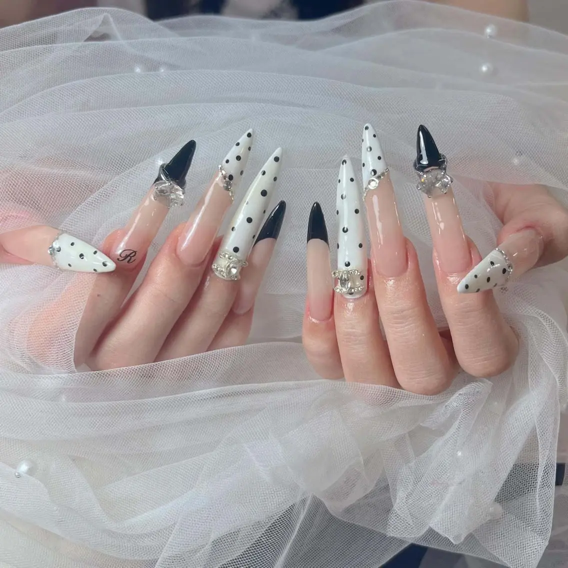 ネイル ドット ロングネイル ハンドネイル KOTORA NAILのネイルデザイン