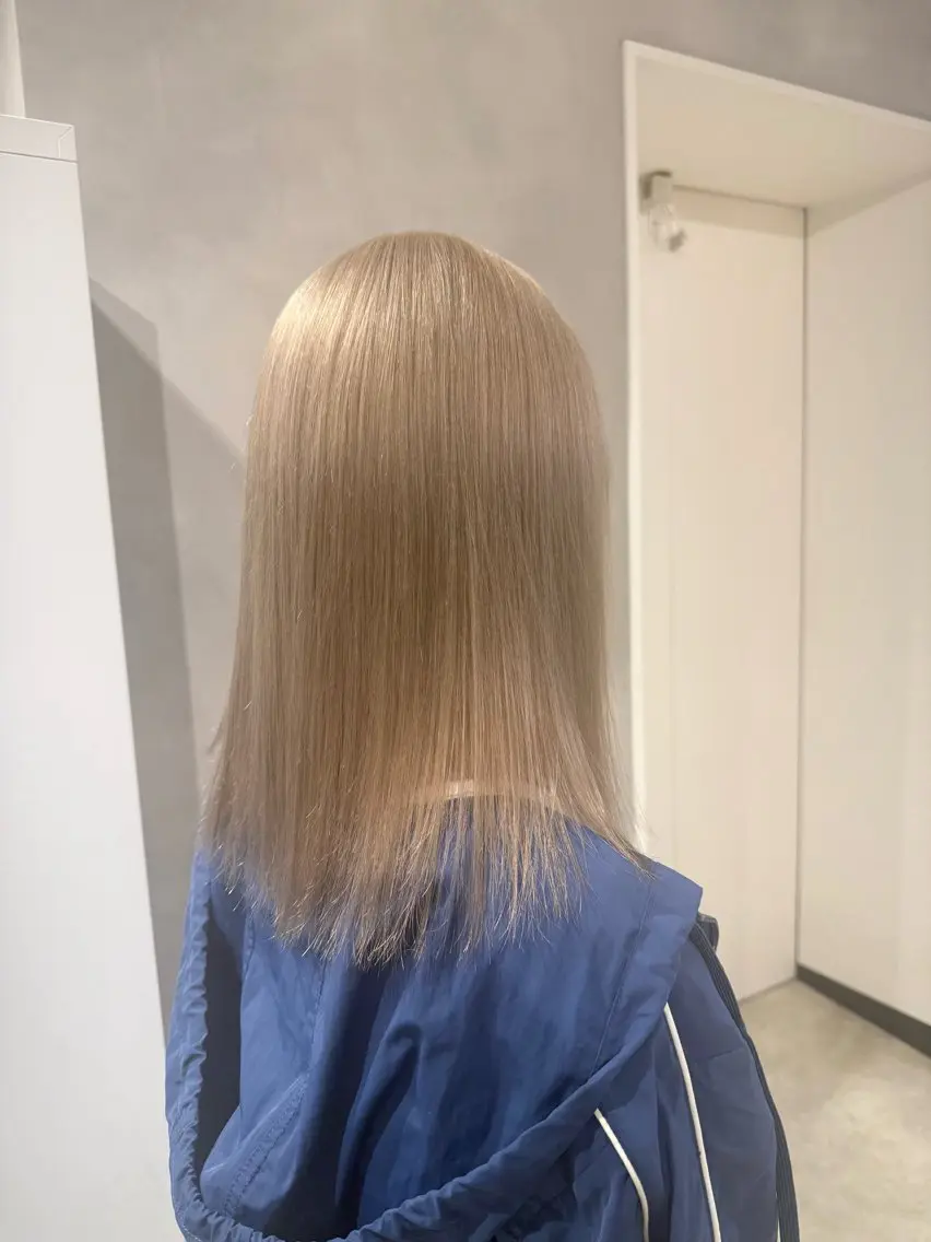 ミディアム カラー ベージュカラー ホワイトベージュ カット ヘアカラー ハイトーン/うる艶 🤍カラー Mioのヘアスタイル