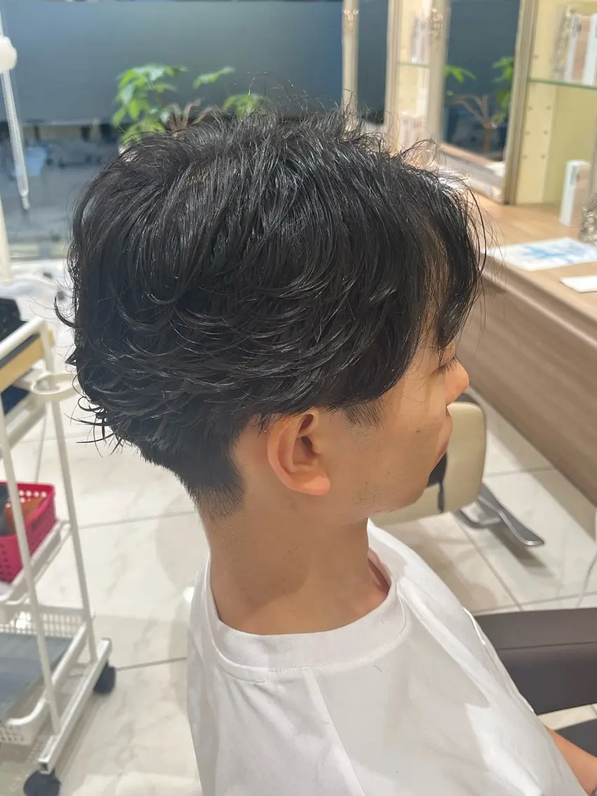 パーマ メンズ フェザーパーマ メンズパーマ 絶対垢抜ける メンズパーマ臼井優人のヘアスタイル