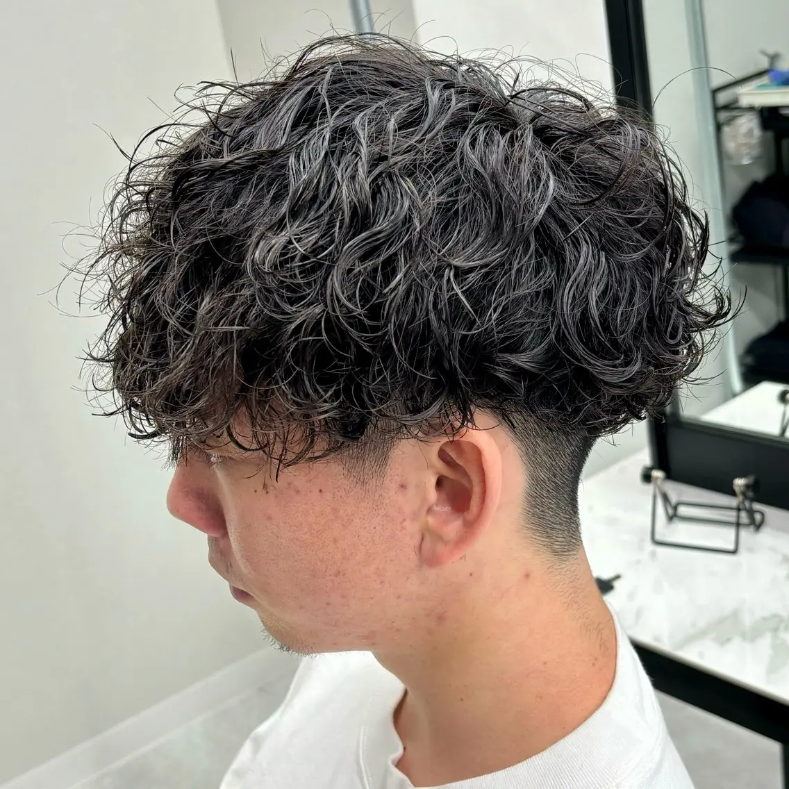ミディアム パーマ ヘアアレンジ メンズ 波巻きパーマ カット パーマ トリートメント ヘアセット M字・前髪割れ 改善メンズ特化/栢沼のヘアスタイル