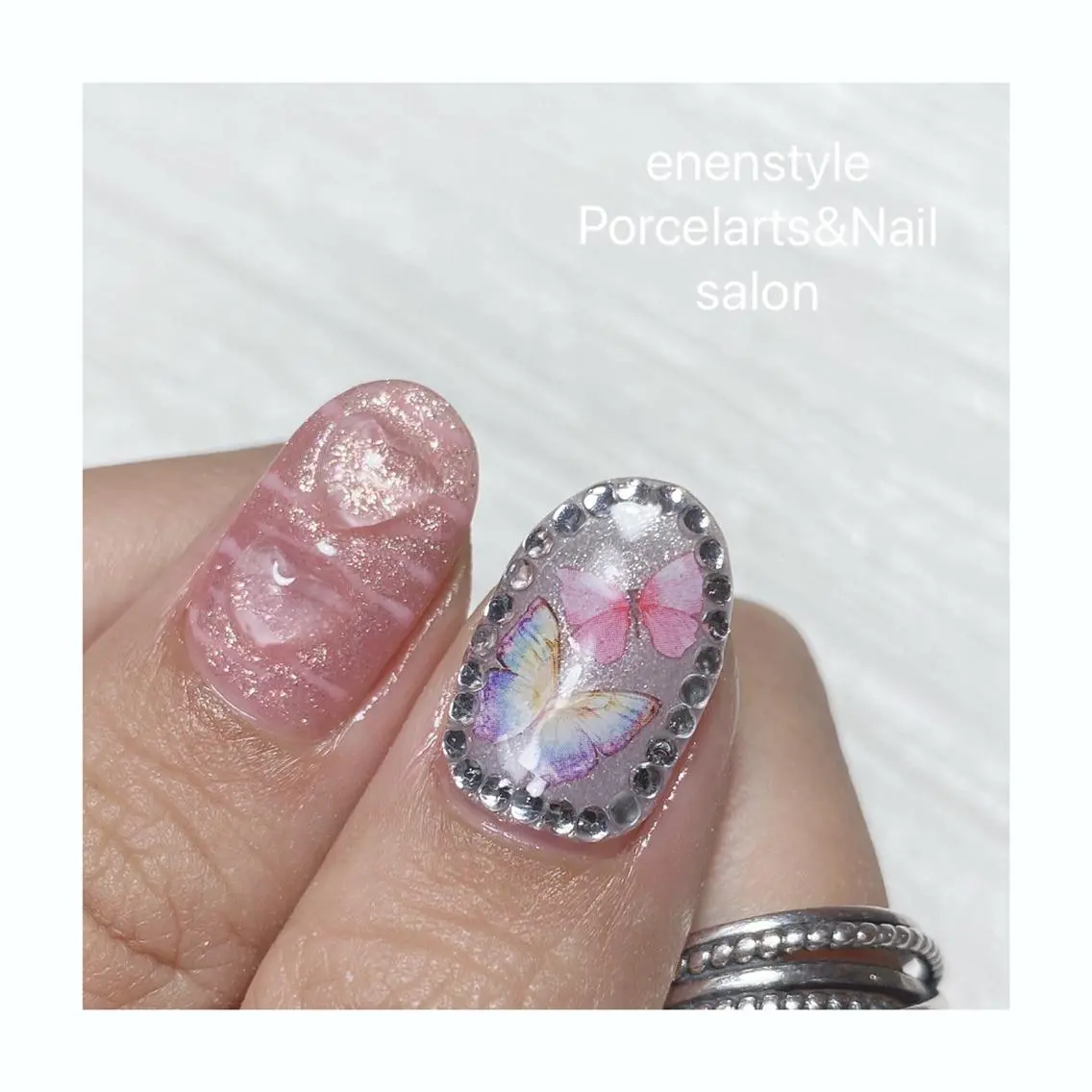 ミディアム ネイル ハンドネイル 🐾enen style 🐾のネイルデザイン