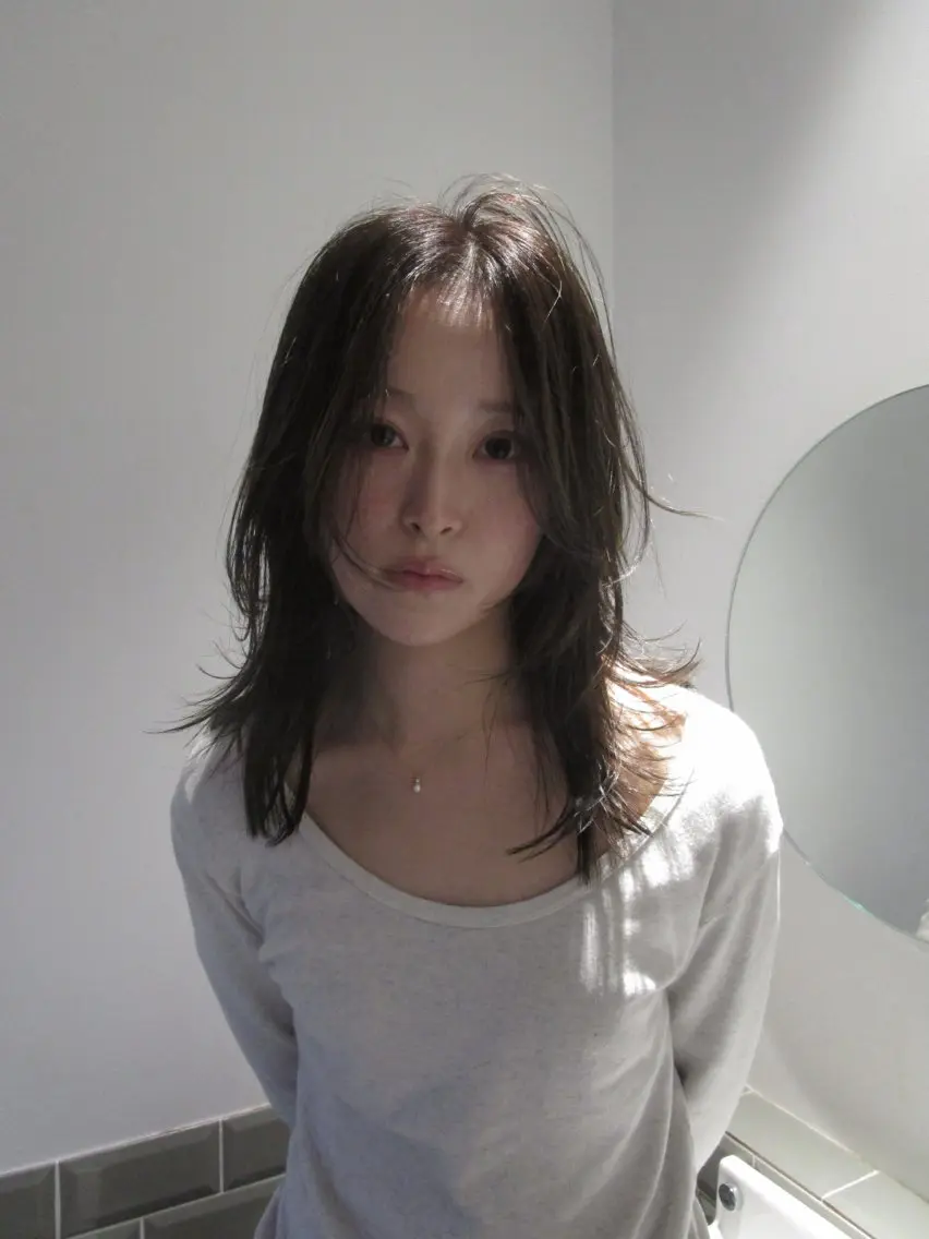 セミロング カラー ブラウンカラー 透明感カラー ラベンダーカラー ラベンダーブラウン 顔周りカット カット ヘアカラー トリートメント yu maのヘアスタイル