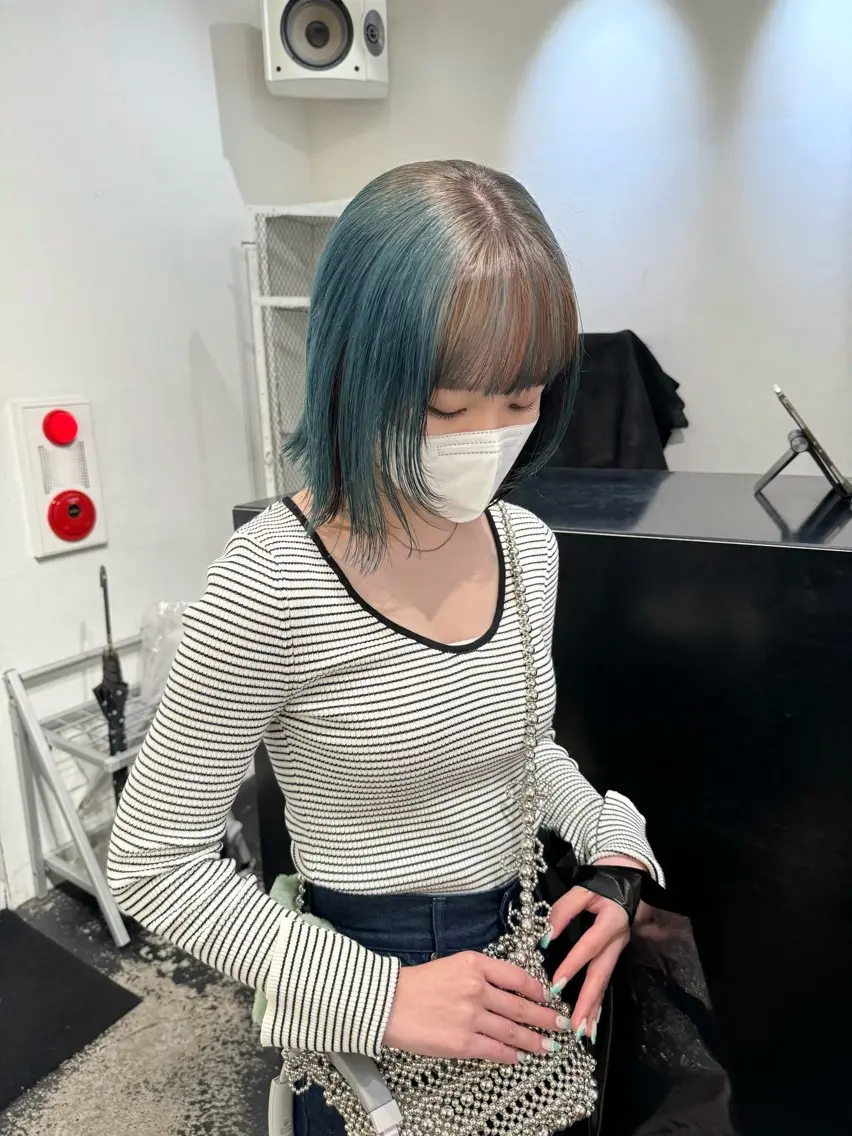 ミディアム カラー ヘアアレンジ ブリーチ ブルーカラー カット ヘアカラー トリートメント 艶ハイトーン/ヘア アレンジAYAKAのヘアスタイル