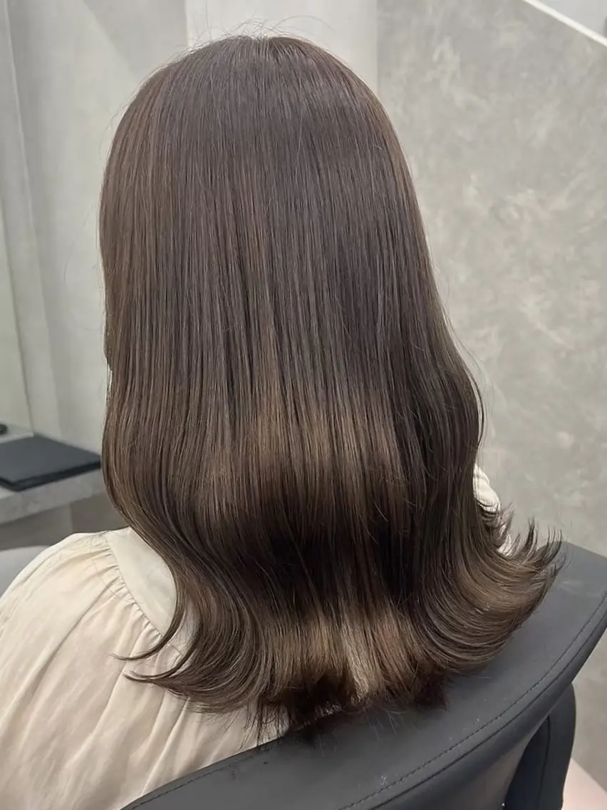 カラー 江坂 misaki のヘアスタイル