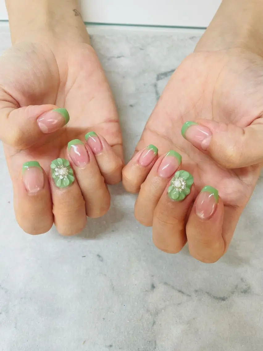 (オフ無し)春のおすすめデザインネイル☘️の写真