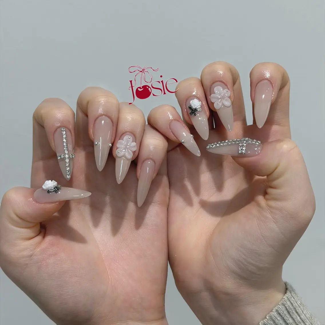 ネイル キラキラネイル 韓国ネイル ロングネイル ワンホンネイル ハンドネイル Josie nail salonのネイルデザイン