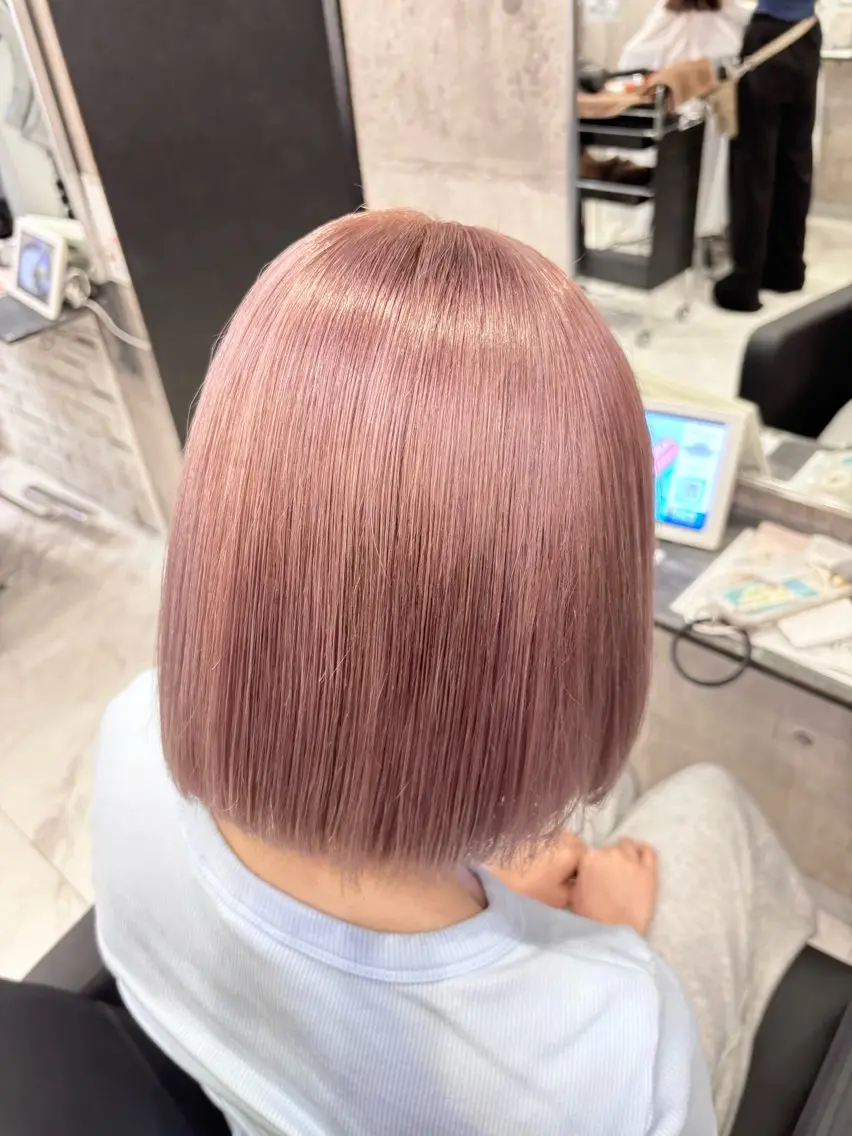 ショート カラー ベージュカラー 透明感カラー ハイトーンカラー ピンクカラー ピンクベージュ ヘアカラー トリートメント 🥣ケアブリーチカ ラーTakato🥛のヘアスタイル