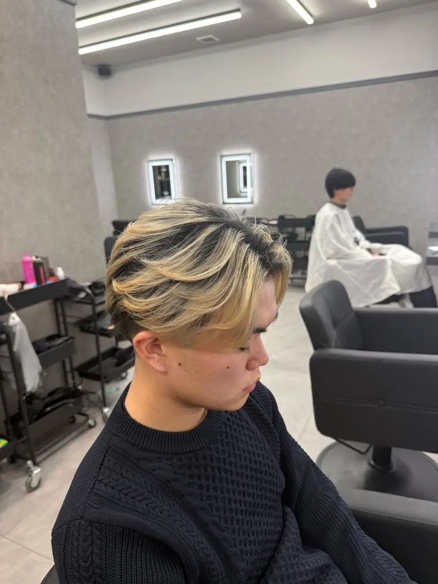 ショート カラー パーマ メンズ メンズバレイヤージュ バレイヤージュ ブロンド レイヤーカット カット ヘアカラー メンズ特化 👑YUTAのヘアスタイル