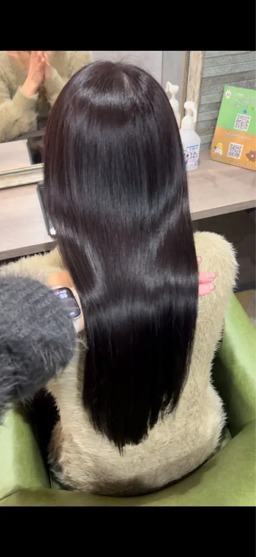 ロング 阪急箕面駅 艶カラー/縮毛矯正のヘアスタイル