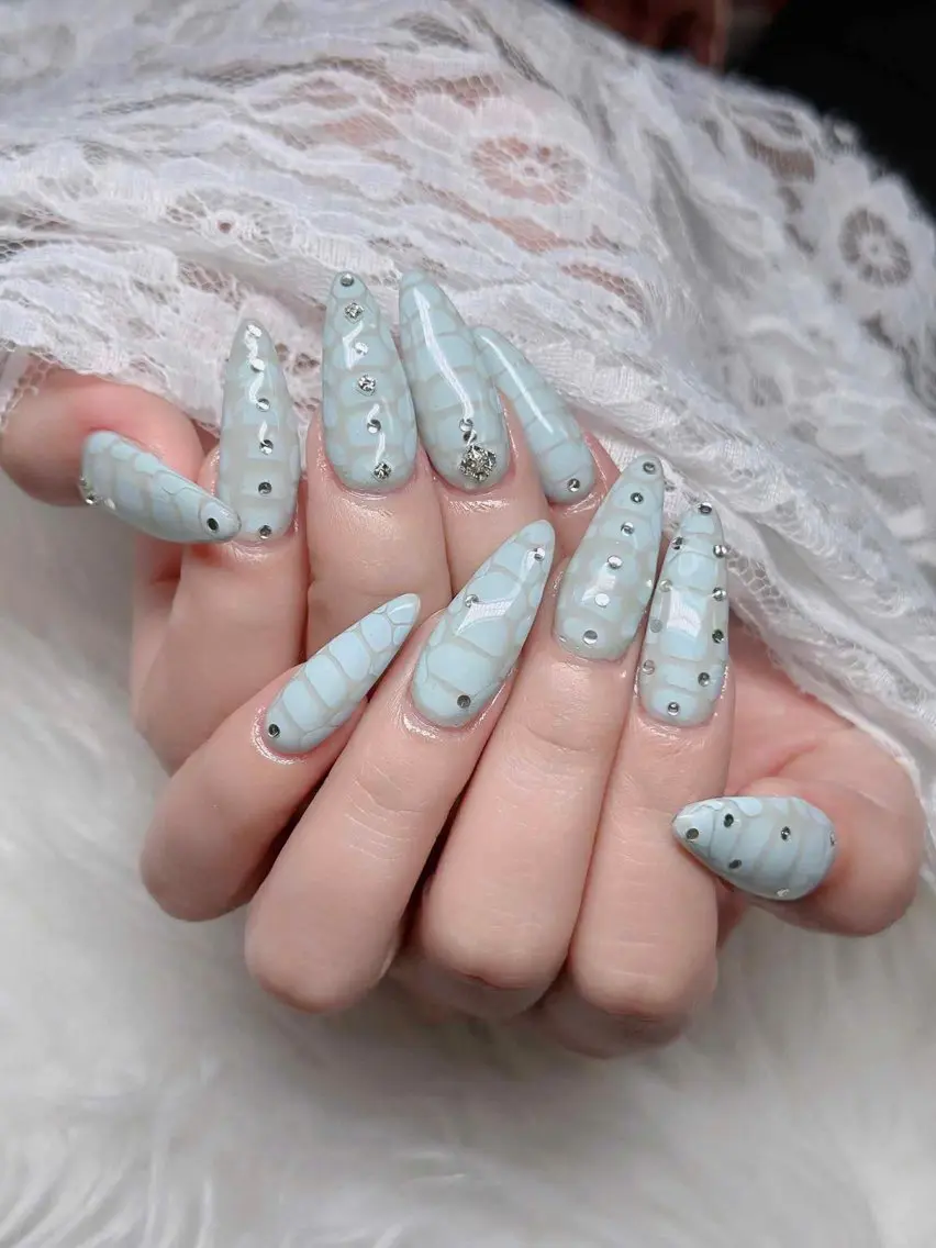 ネイル オーロラネイル フレンチネイル ジェルネイル ハロウィン キラキラネイル H.baby Nail Salonのネイルデザイン