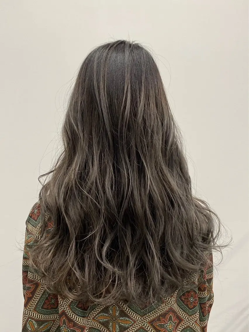 ロング カラー ブリーチ ケアブリーチ グレージュ ハイライトカラー ハイライト カット ヘアカラー トリートメント 平日オススメ✨ コスパ&タイパ✨山下のヘアスタイル