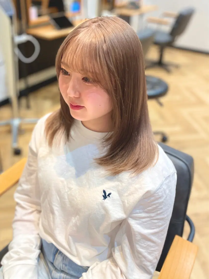 ロング カラー ベージュカラー ブリーチ 透明感カラー オリーブベージュ ヘアカラー トリートメント 望恵🌸韓国🇰🇷 艶髪スタイルのヘアスタイル