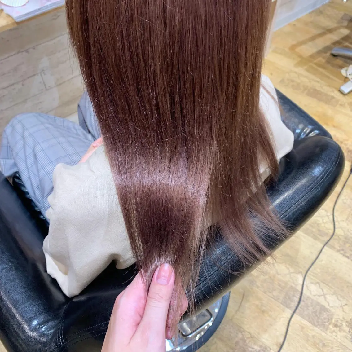 セミロング カラー ハイトーンカラー 天野 利咲のヘアスタイル