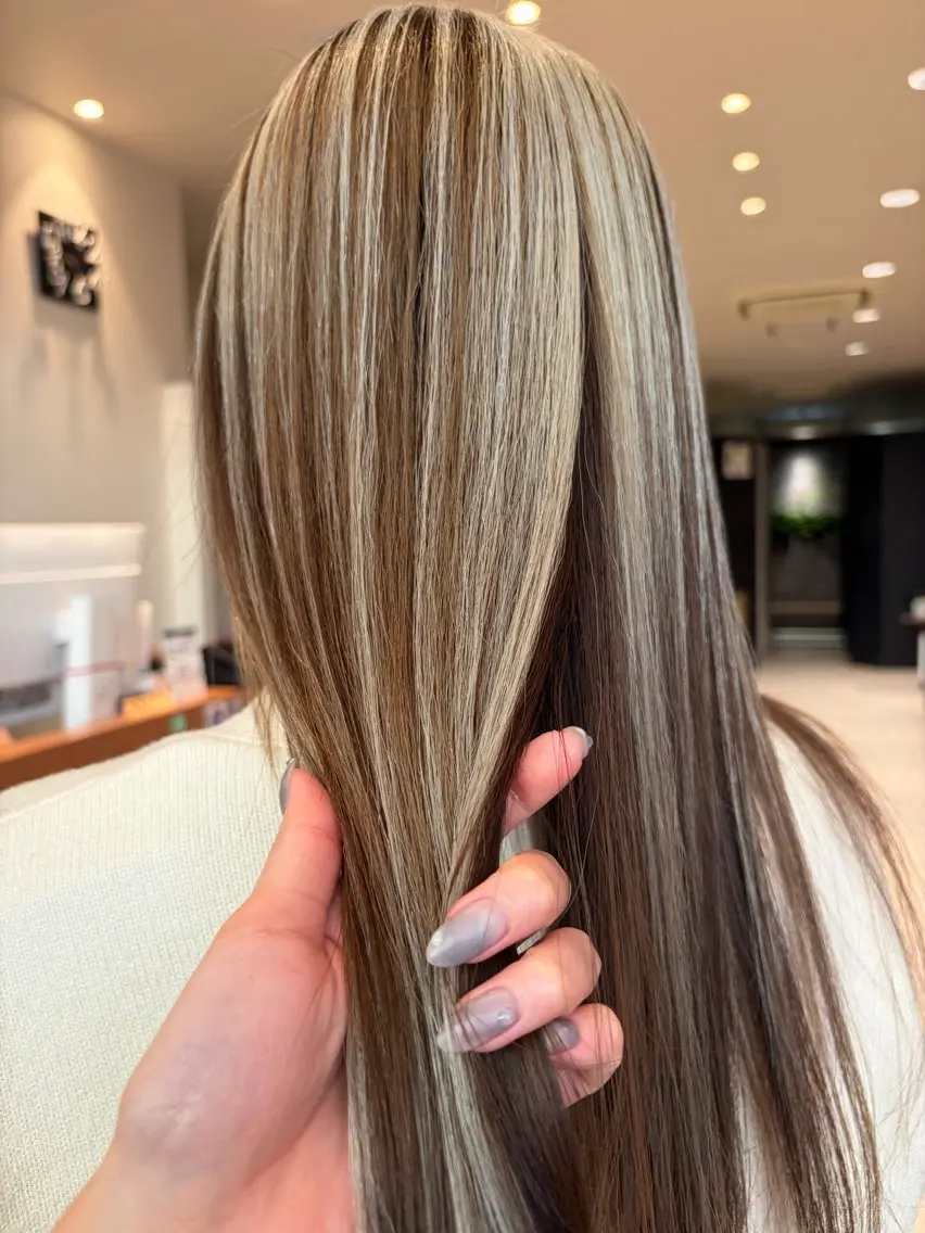 ロング カラー ブリーチ ブロンド ホワイトブロンド ヘアカラー ルナ｜縮毛矯正 ×デザインカラー🥝のマツエク・マツパデザイン