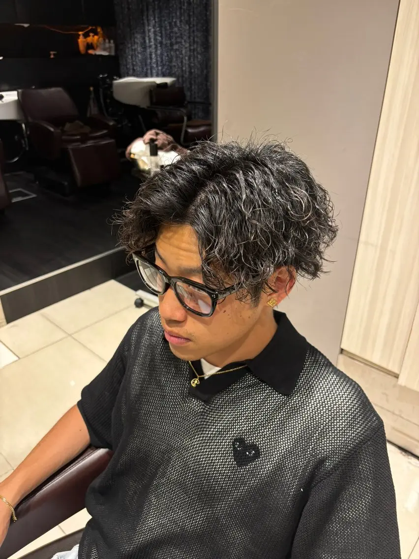 パーマ メンズ センターパート メンズパーマ 刈り上げ 波巻きパーマ 関内/メンズパーマ/ 男性専門/菊池蒼大のヘアスタイル