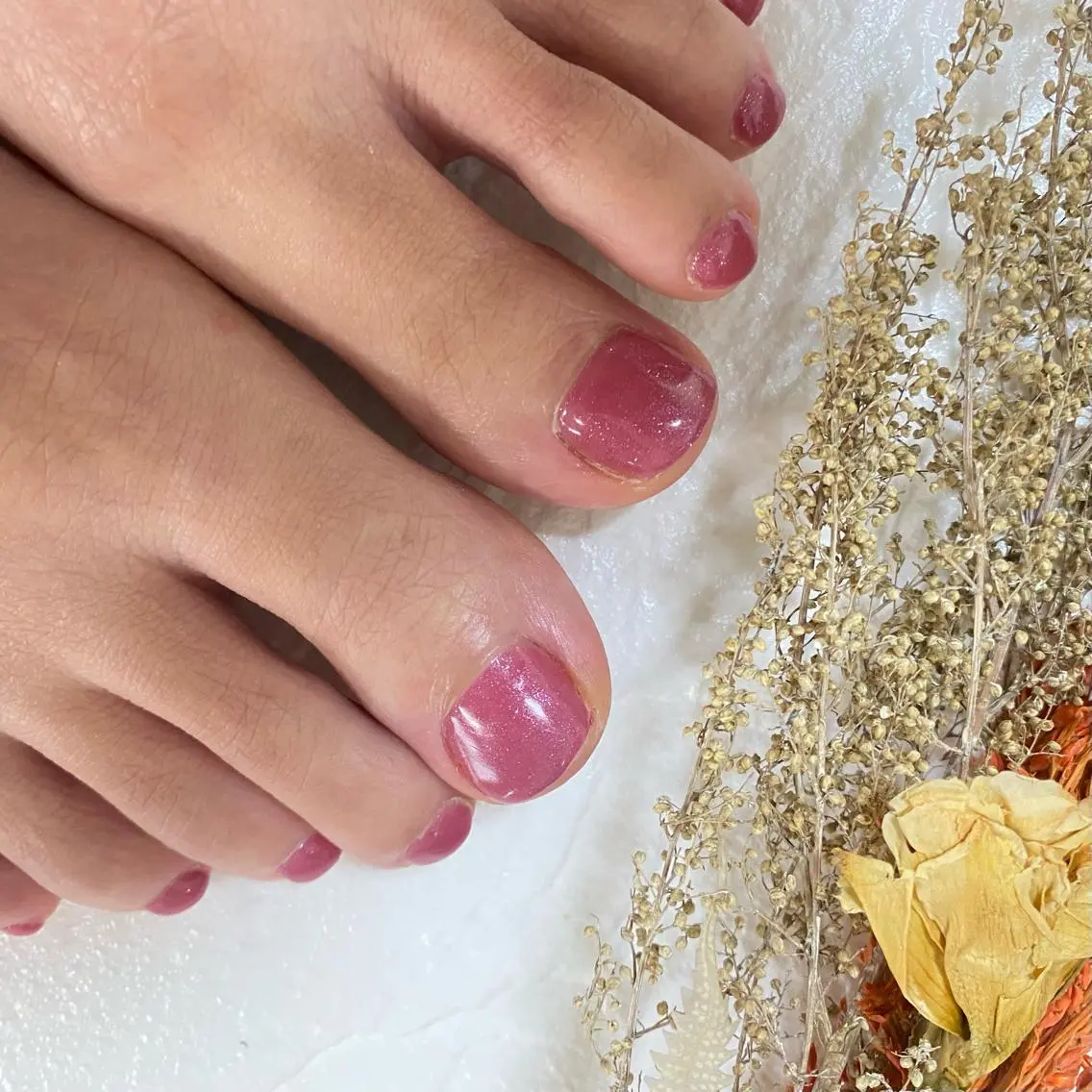 フットネイル✨️ワンカラー🌻オフ込✨️マグネット・フラッシュも可の写真