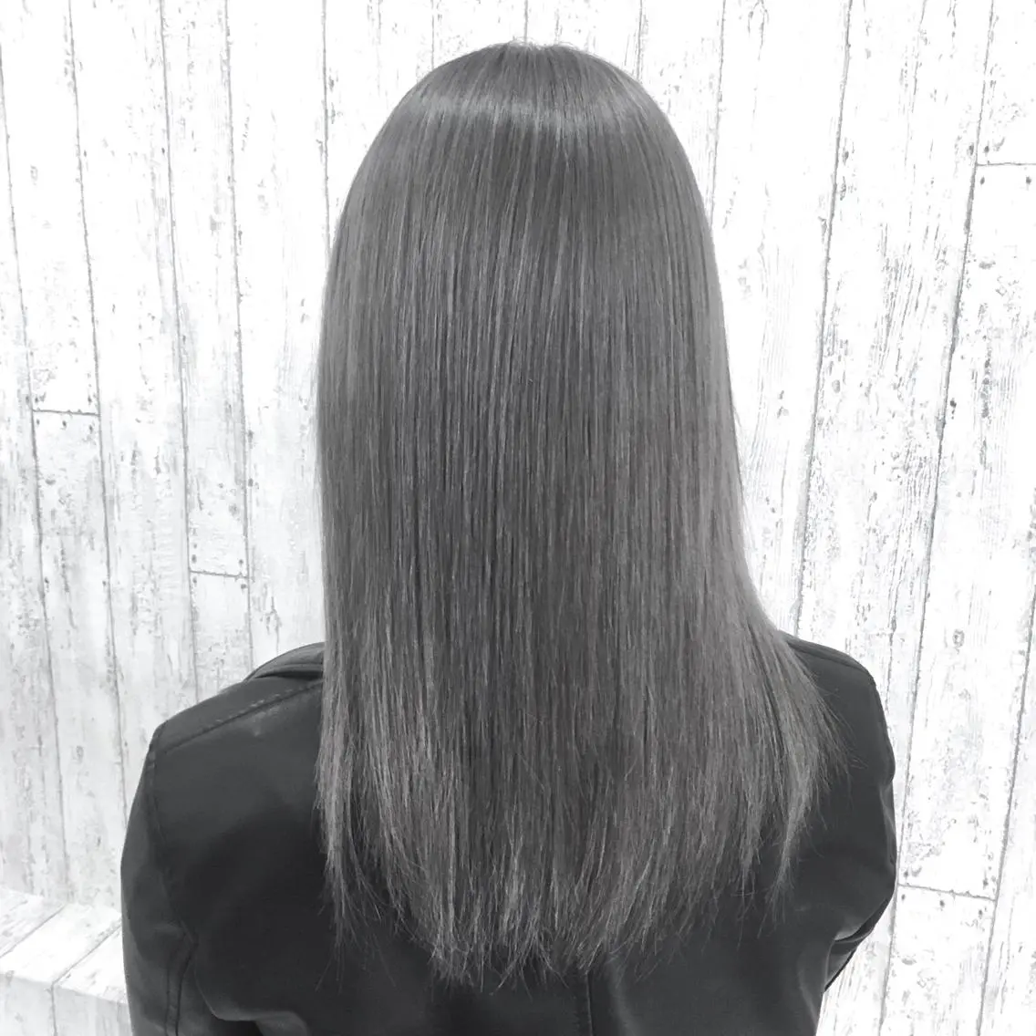 セミロング LANI OOSAKAのヘアスタイル