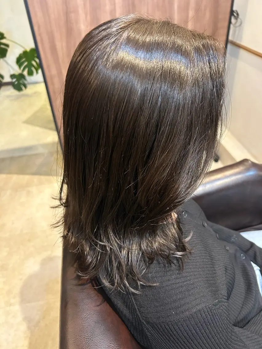 ミディアム カラー グレージュ イルミナカラー オリーブグレージュ オリーブグレー ヤマダ タケトのヘアスタイル