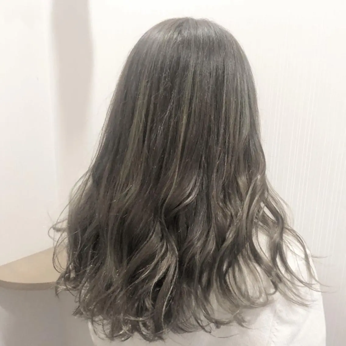 セミロング カラー グレージュ シアーグレージュ 新井 友菜のヘアスタイル