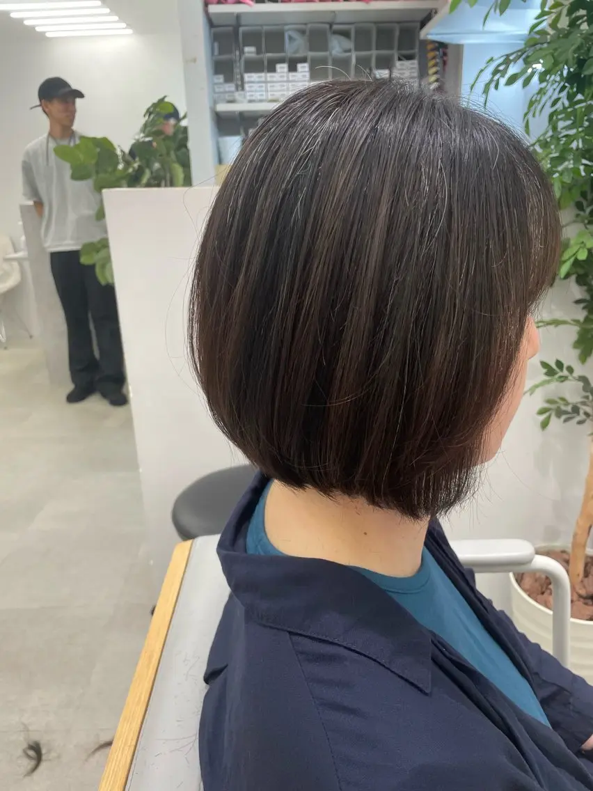 ショート レイヤーカット 丸岡 成穂のヘアスタイル