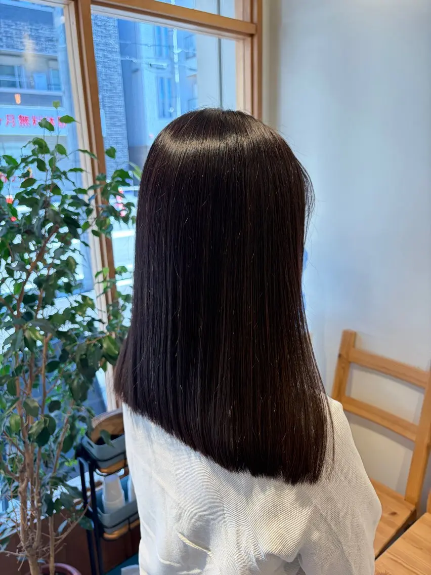 セミロング カラー カット ヘアカラー トリートメント 荒井 茉凜のヘアスタイル