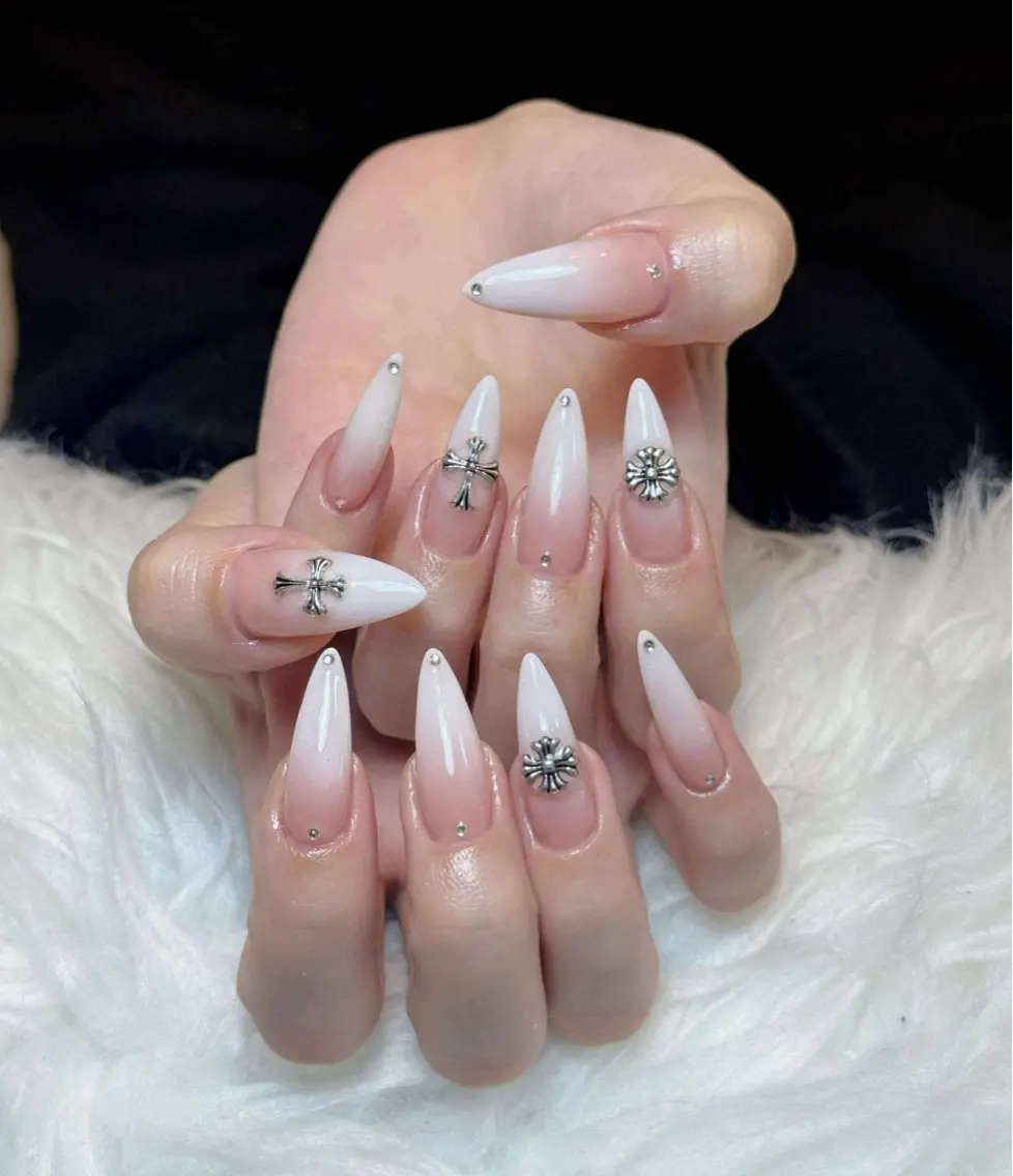 ネイル オーロラネイル ボルドー ブラウン 氷ネイル・うるうるネイル キラキラネイル ハンドネイル Julli NailStudioのネイルデザイン