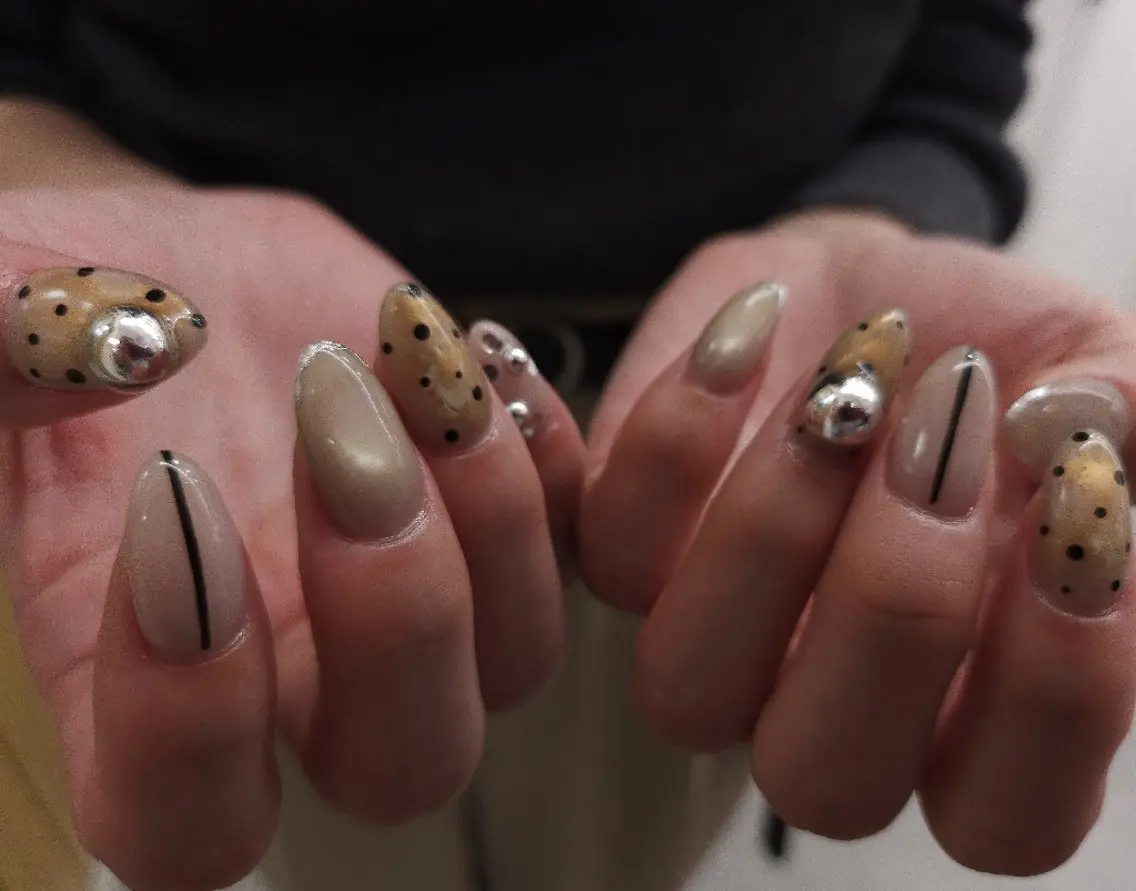 ネイル ドット ジェルネイル マグネットネイル 持ち込み ニュアンスネイル puku nail 🌼kazu🌼のネイルデザイン