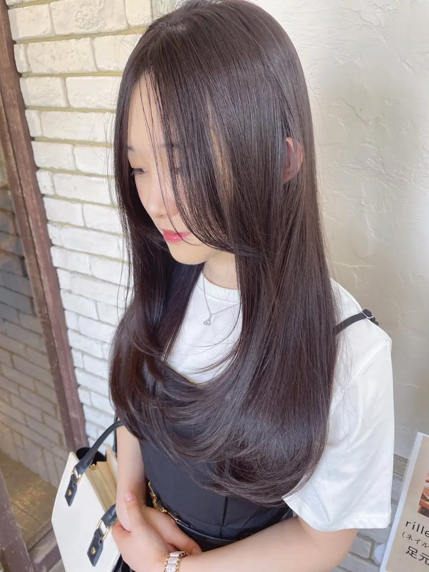 ロング 色落ちまで可愛い🩷 透明感🩵安江理緒のヘアスタイル