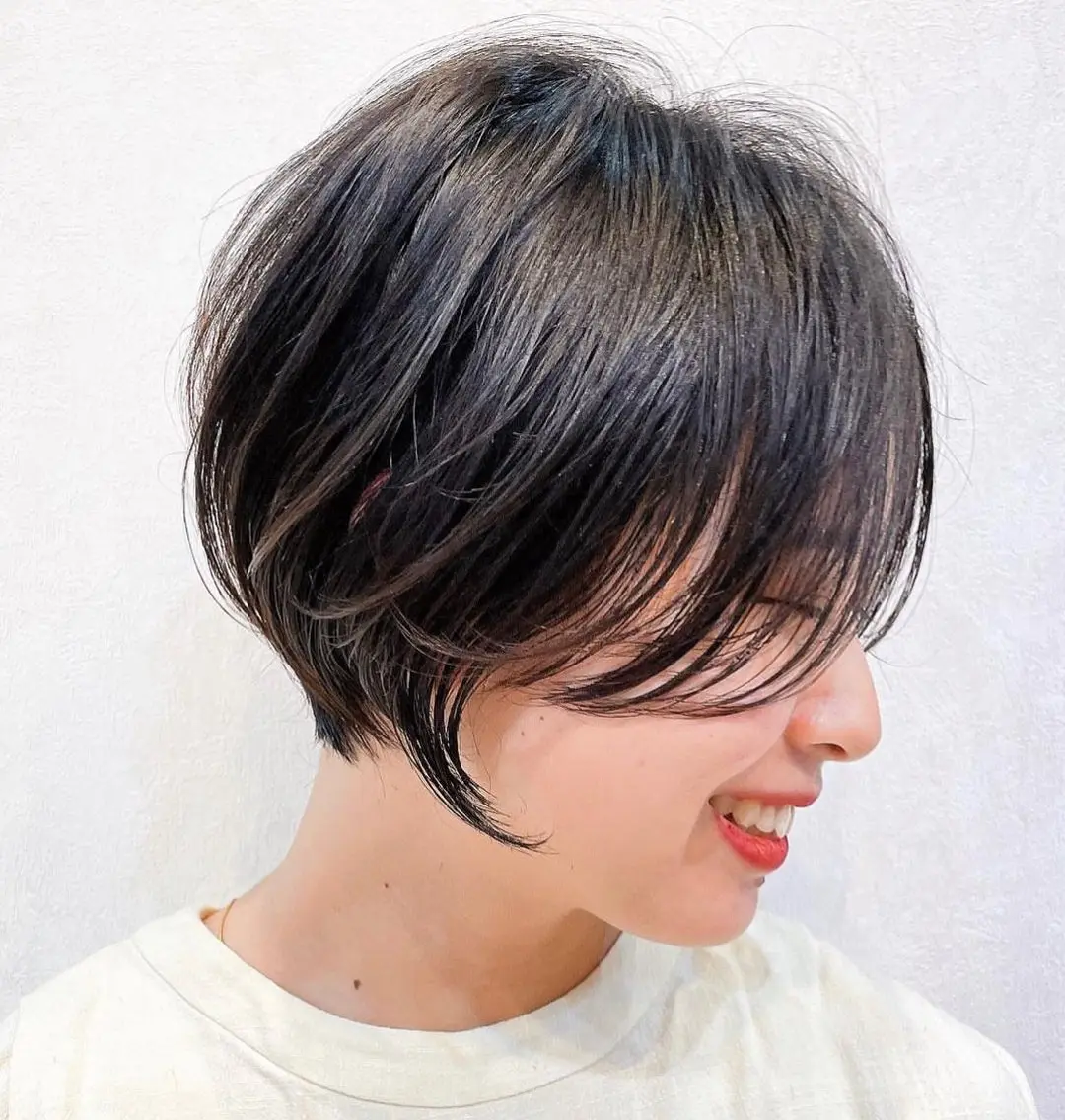 ショート ショートヘア バタフライレイヤー/ ニシトモユキのヘアスタイル
