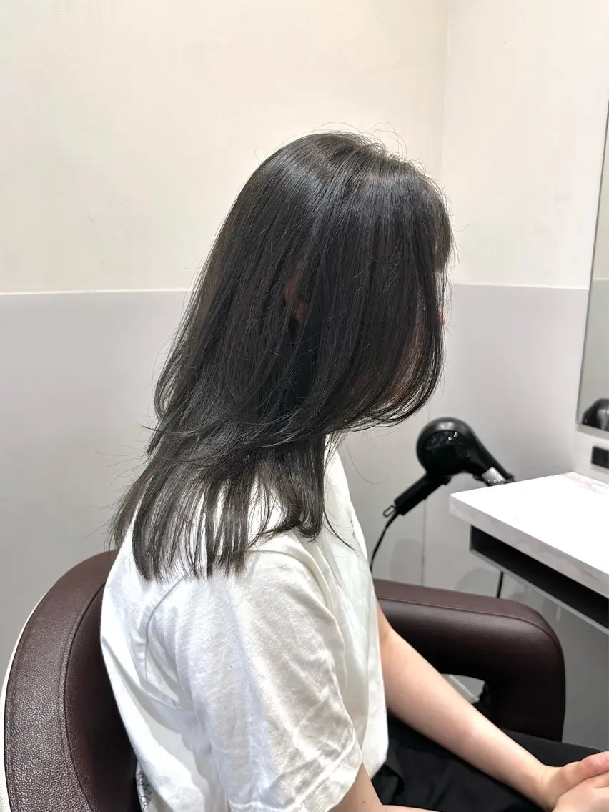 ミディアム カラー ブリーチ グレージュ ブリーチなしカラー カット ヘアカラー トリートメント 矢野 晃平のヘアスタイル