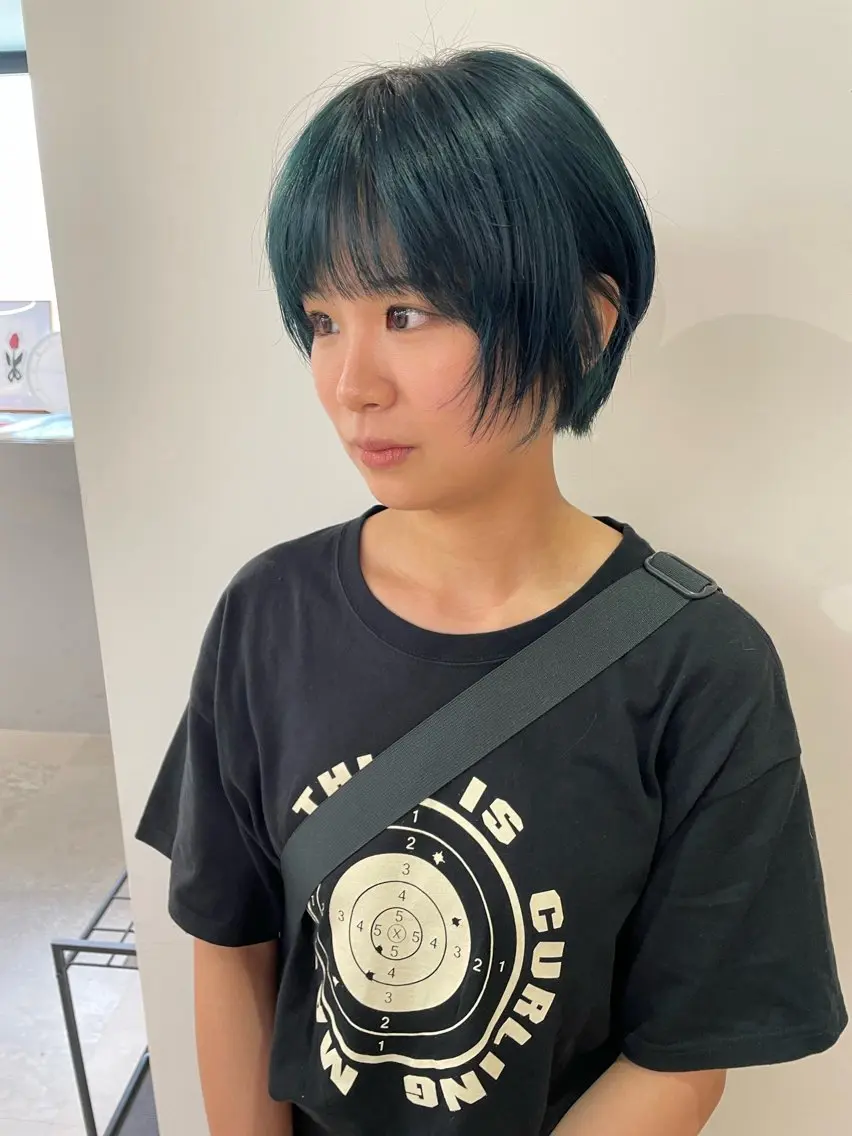 ショート カラー ミストバング ブリーチ デザインカラー ダブルカラー イヤリングカラー ヘアカラー トリートメント MIU/ルーツカラー 顔まわりレイヤーのヘアスタイル