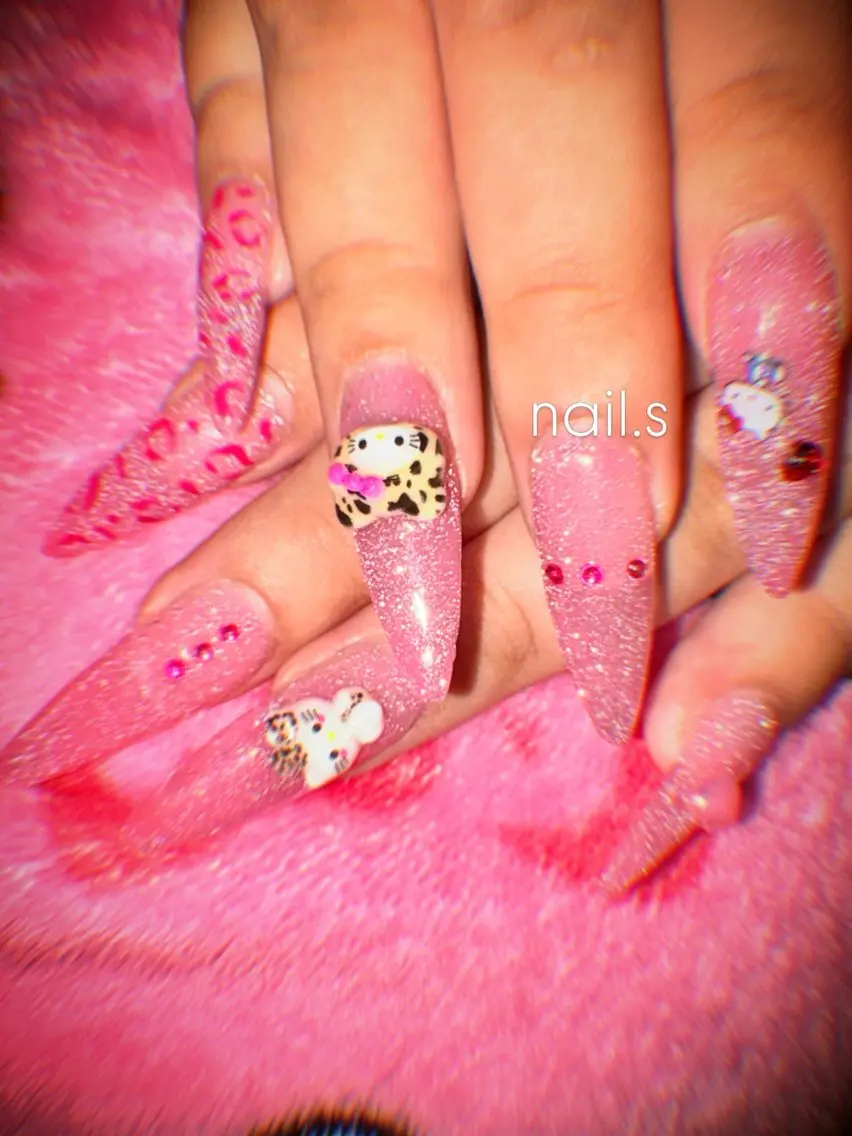 ネイル フラッシュネイル ロングネイル ピンク ハンドネイル nail.s misatoのネイルデザイン