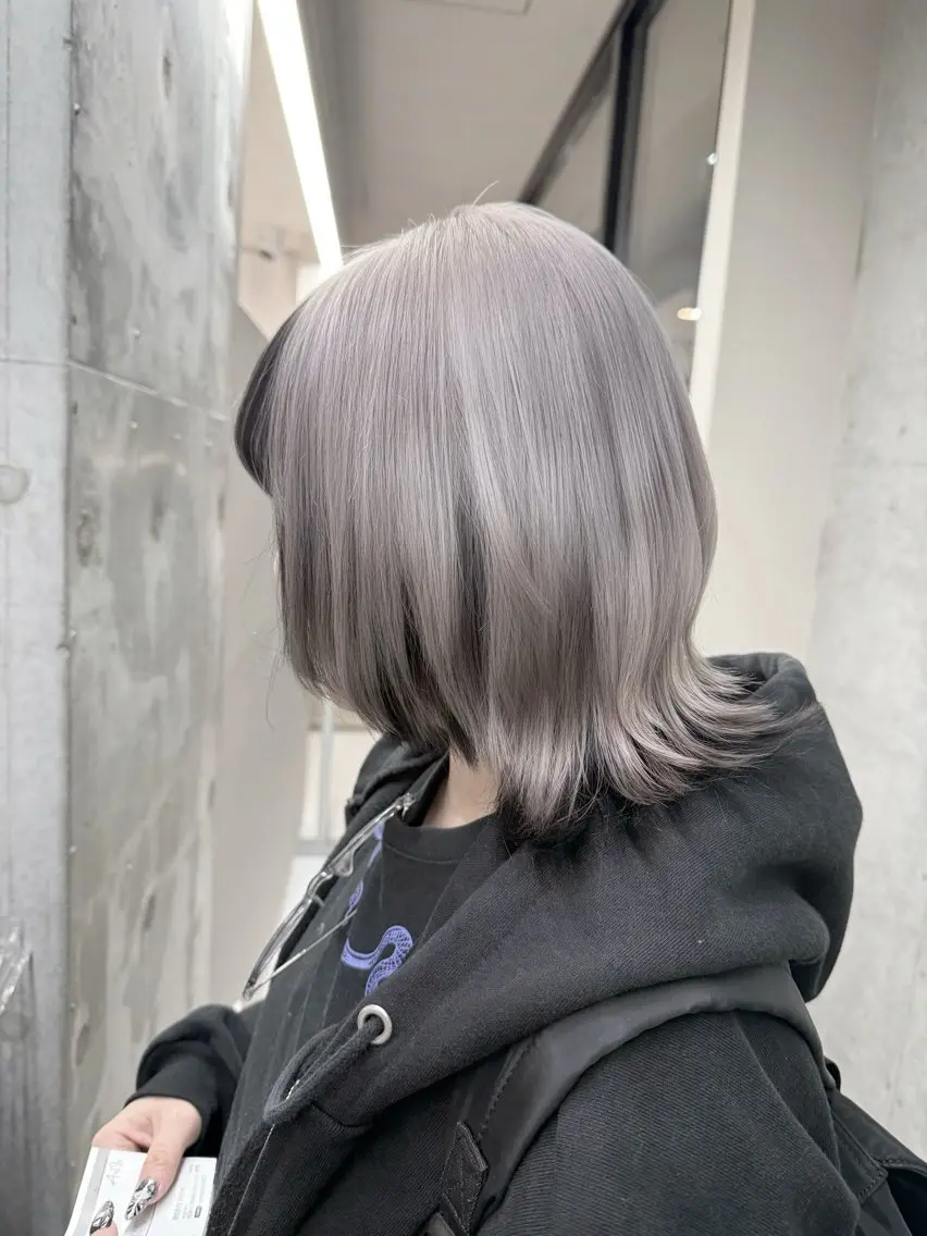 セミロング ハイトーン×艶カラー 🤍MIZUKIのヘアスタイル